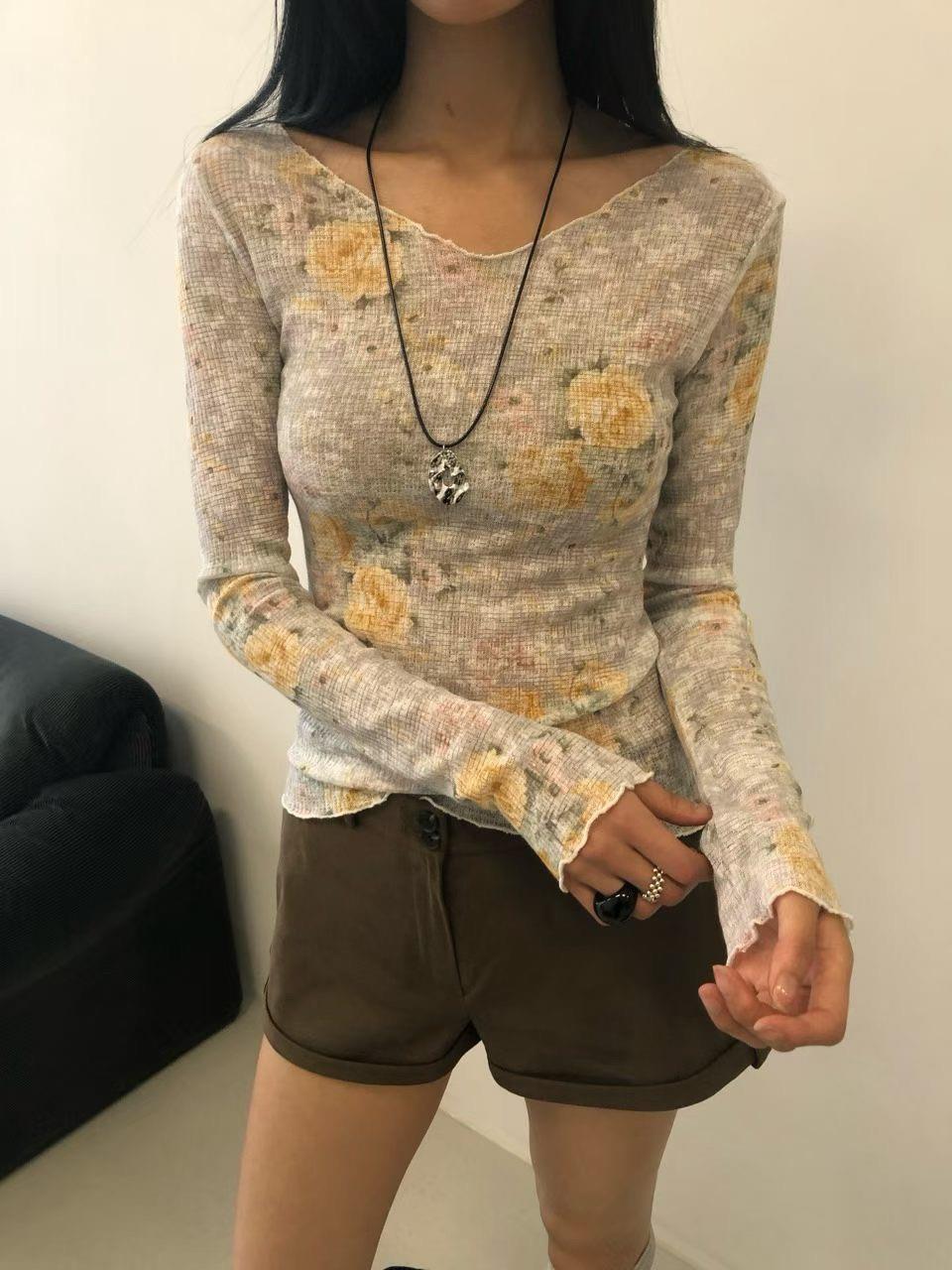 袖套設計花朵寬領上衣